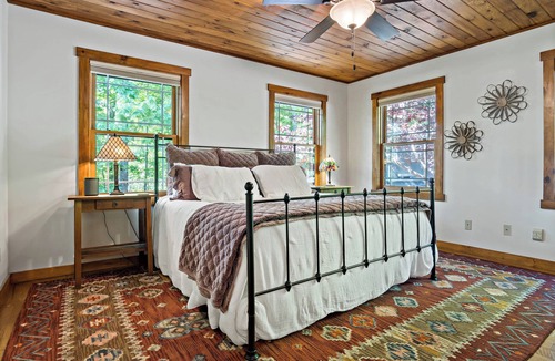 Vein Mountain Cabin | Welcome to Grandview Lodge! A 4 bedroom, 4 bath Mountain Sanctuary with Mtn View