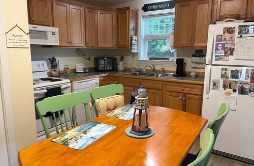 Wells Cottage | Wells Ogunquit Beach 3 Bed Cottage, 1 Mile From The Beach With Resort Amenities