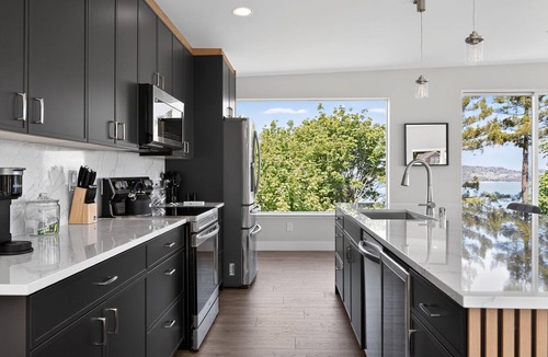North Admiral House | West Seattle 5BR ADU + Downtown Views