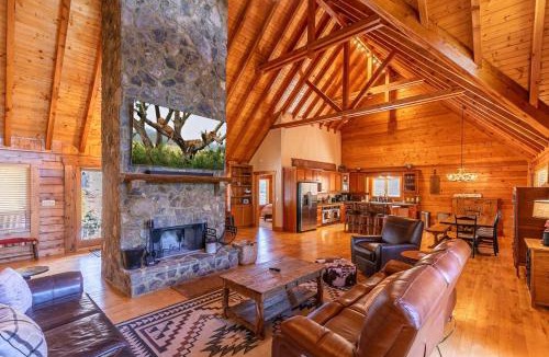 Jefferson House | Whiskey River by The New