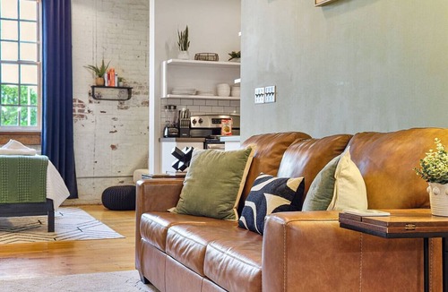 Downtown Knoxville Apartment | White Lily Leisure ~ Walk to DT