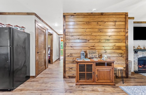 Rogers Cabin | WiFi & Hot Tub - Country Dream - Cabin in Red River Gorge, KY!