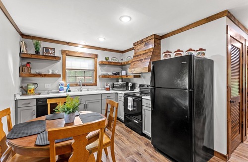 Rogers Cabin | WiFi & Hot Tub - Country Dream - Cabin in Red River Gorge, KY!