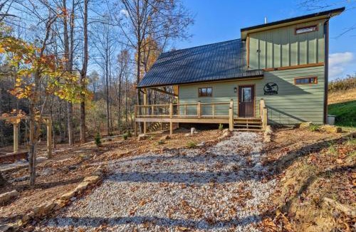 Rogers House | WiFi Hot Tub & Pets - EagleRock Retreat in RRG