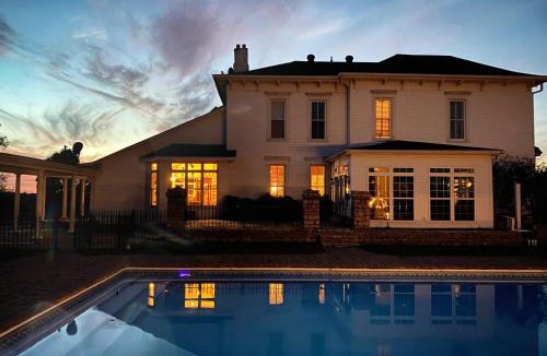 Springfield Bed & Breakfast | Wildflower Ranch Inn