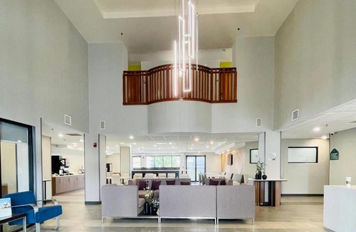 Vienna Hotel | Wingate by Wyndham Parkersburg-Vienna