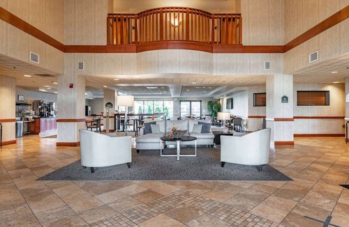 Vienna Hotel | Wingate by Wyndham Vienna/Parkersburg