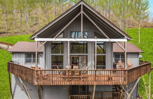Wolf Laurel House | Wolf Ridge Retreat/Upscale Cabin/Skiing/Hiking