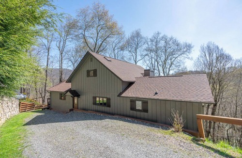 Wolf Laurel House | Wolf Ridge Retreat/Upscale Cabin/Skiing/Hiking