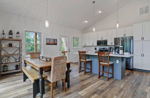 Great Cacapon Cabin | Wooded Bliss-Private Hot Tub and River Access