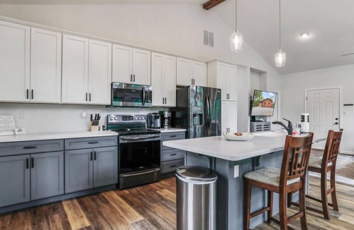 Great Cacapon Cabin | Wooded Bliss-Private Hot Tub and River Access