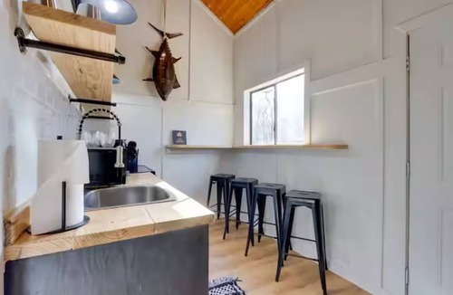 Gentry Cabin | Woodland Retreat! Less than 10 minutes from Downtown Siloam Springs