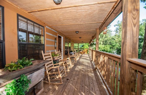 Gatlinburg Cabin | Woods Mountain | Glades Art District w/Spacious Covered Deck & Hot Tub | Free Tickets!