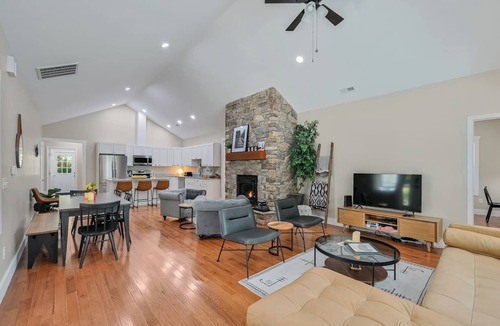 Hendersonville House | Yellow Bike Bungalow-1 Block to Ecusta Trail with Bikes and Hot Tub