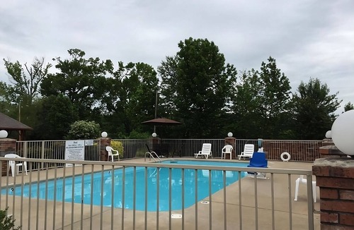 Cabot House | You Found it! Free Breakfast, Free Parking, Pets Allowed, Outdoor Pool