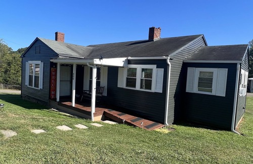 Clintwood House | Your home away from home. SUPER clean and roomy.