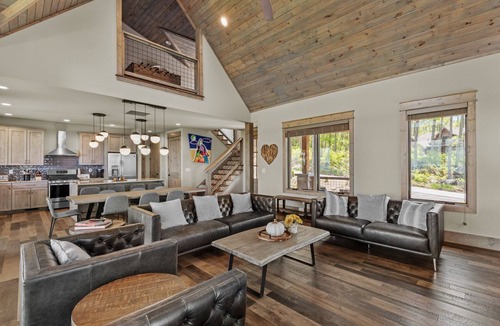 Banner Elk House | Zion at Eagles Nest - 4BR, pets ok, 180 mtn views, hot tub, wood burning fireplace!