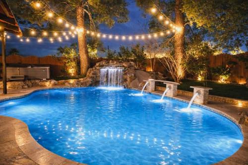 1-Acre Las Vegas Getaway: Pool, Spa & Tennis Court
