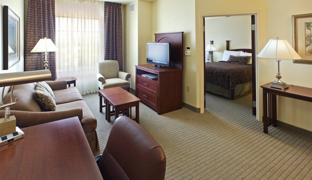 1 Bedroom | Free Breakfast! Pool. Business Center