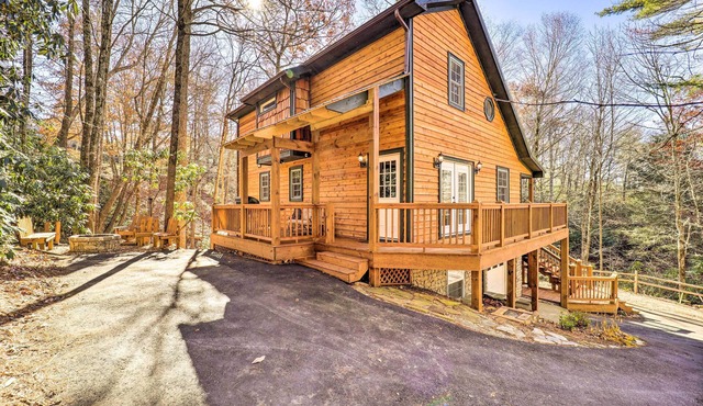 10 Mi to Sugar Mountain! Cabin w/Lake Access