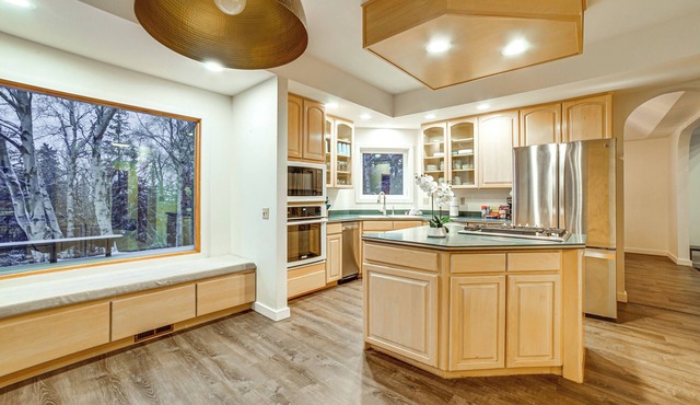 12 Mi to Dtwn Anchorage: Forested Apt w/Fire Pit!