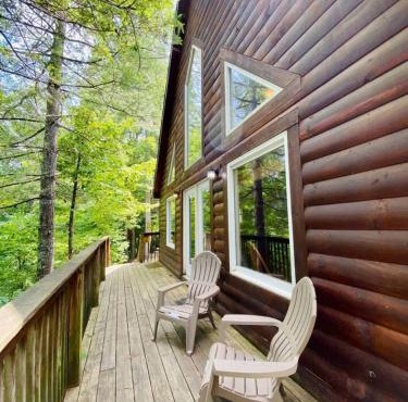 14 Guest 7 Bed 4 BR Lakefront Cabin w Hot Tub