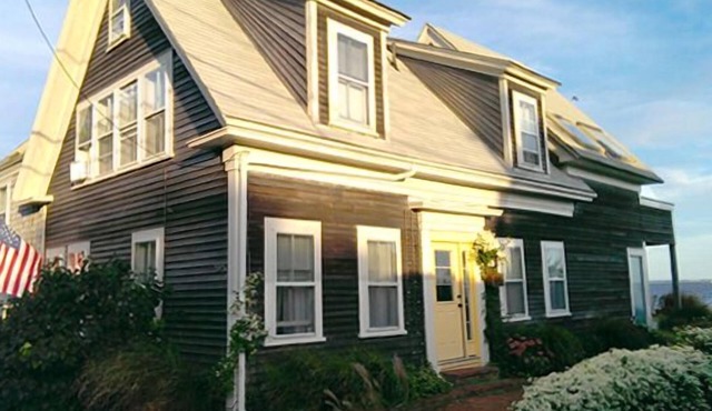 2 bdrm waterfront condo located in Ptown’s quiet East End. Oct. 4 to 9 open!