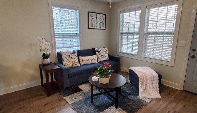 2-bedroom cottage in peaceful Hendersonville NC.