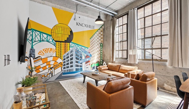 2 BR/2BA- Free Parking- Near UT- Heart of Old City- Walkable Location