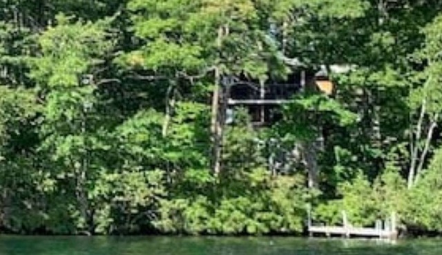 2 Home Compound on Lake Winnipesaukee with Private Docks - Linens Provided