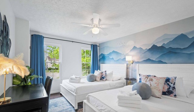 2BR Condo Near Ark for 6 Guests - Free Parking