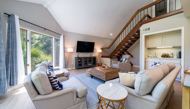 3 BR, 2 BA Spinnaker Beach House! Close to Beach Club! Golf Course Views! Dog (2) Friendly!
