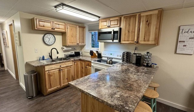 303 2bd lower · Vintage 2 bedroom close to downtown and river walk