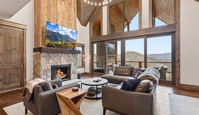 3BR LUX Cabin w Firepit, Game Loft + Scenic Views!