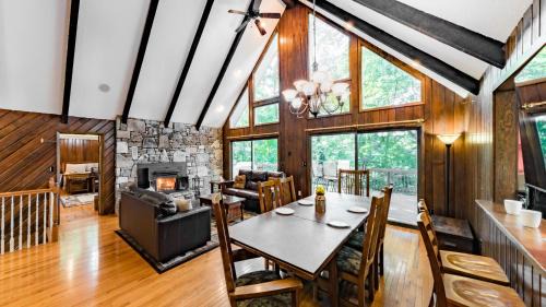 4BR Retreat Hot Tub Views Pets OK North AVL