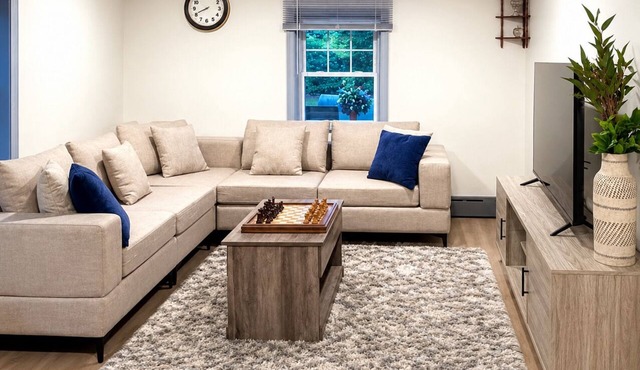 5 Min Walk to Mohegan Sun 4 Queens Sleeps 8