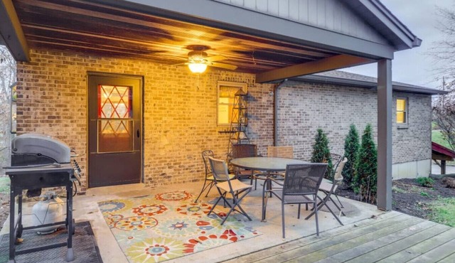 5BR Farmhouse Game Room Near Cincinnati