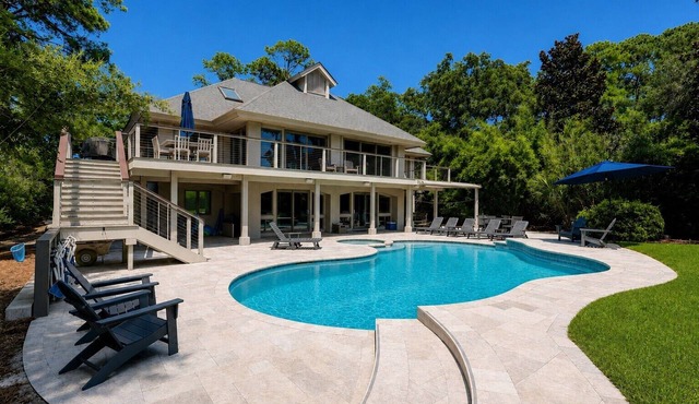7 Black Duck- Oceanfront, 9 Bedrooms, Large 30 ft x 18.ft Private Pool & Spa.