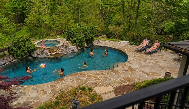 9 Acre Estate|Pool|Hot Tub|Wine Cave|20 Min to DT