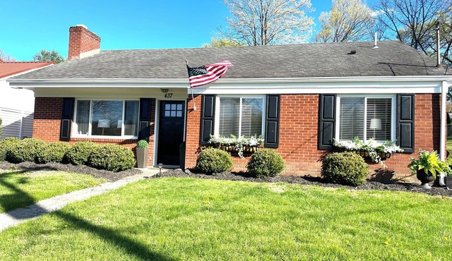 A charming bungalow with a Southern feel that’s an quick walk to downtown.