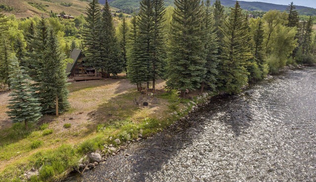 A-Frame Cabin On The Blue River, Big Deck, Fishing, Easy Drive to Town