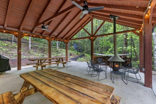 A-Frames Under the Canopy - Multi-Cabin Retreat