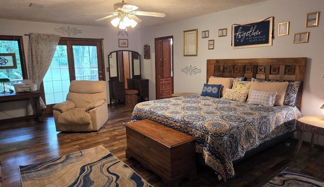 A real home where hospitality meets history/Spacious house/13 private acres
