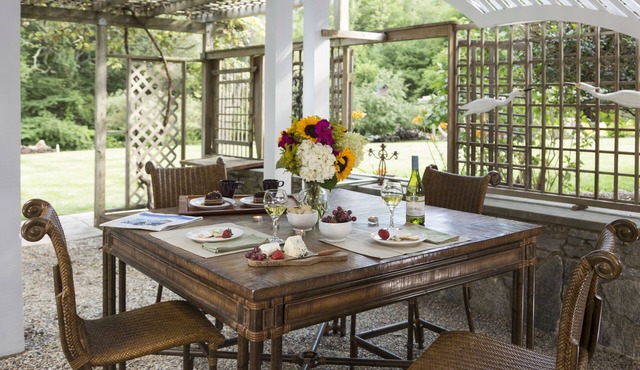 Abbey's Lantern Hill Inn