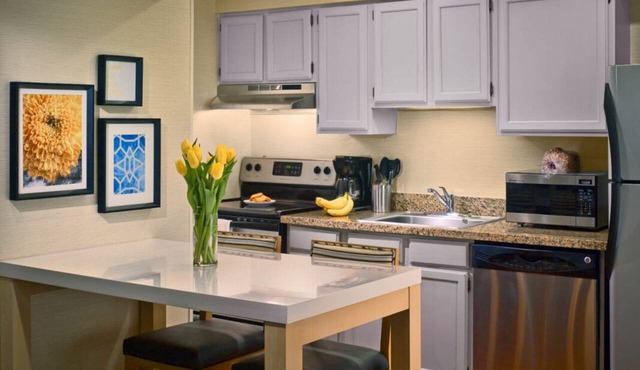 Affordability Meets Comfort! Pets Are Welcome, Free Breakfast!