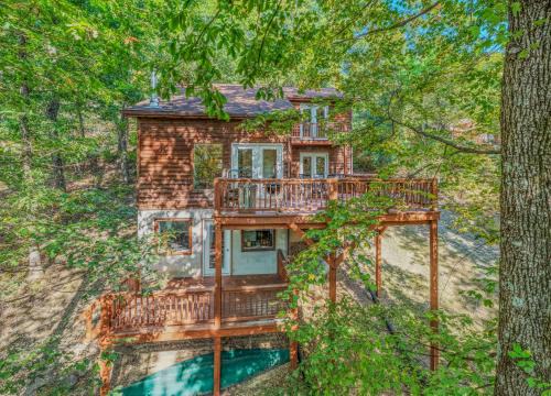 Almost Heaven - Grill, 2 King Beds, Wifi, Deck, Pool Access, Hiking, Wood Stove, Family Friendly