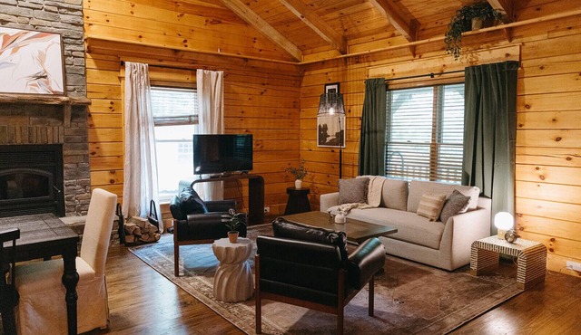 "Alpine Hills" Cozy Hideaway RRG Cabin w/Hot Tub