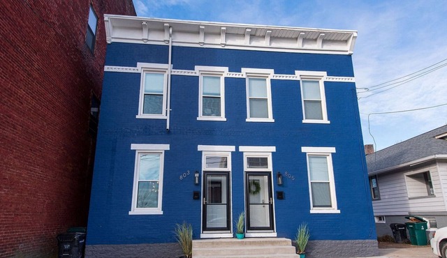 An Entire Historic Building in Cincy! 2 Townhomes Sleep 10 Total, Downtown 5 Min