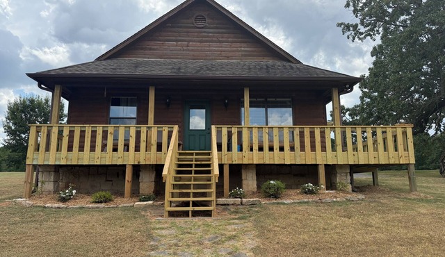 Antler Oaks Lakeside Cabin