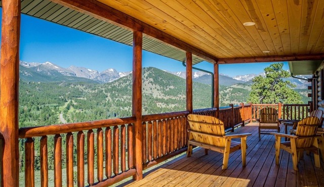 Armstrong Log Cabin Vacation Home at Windcliff